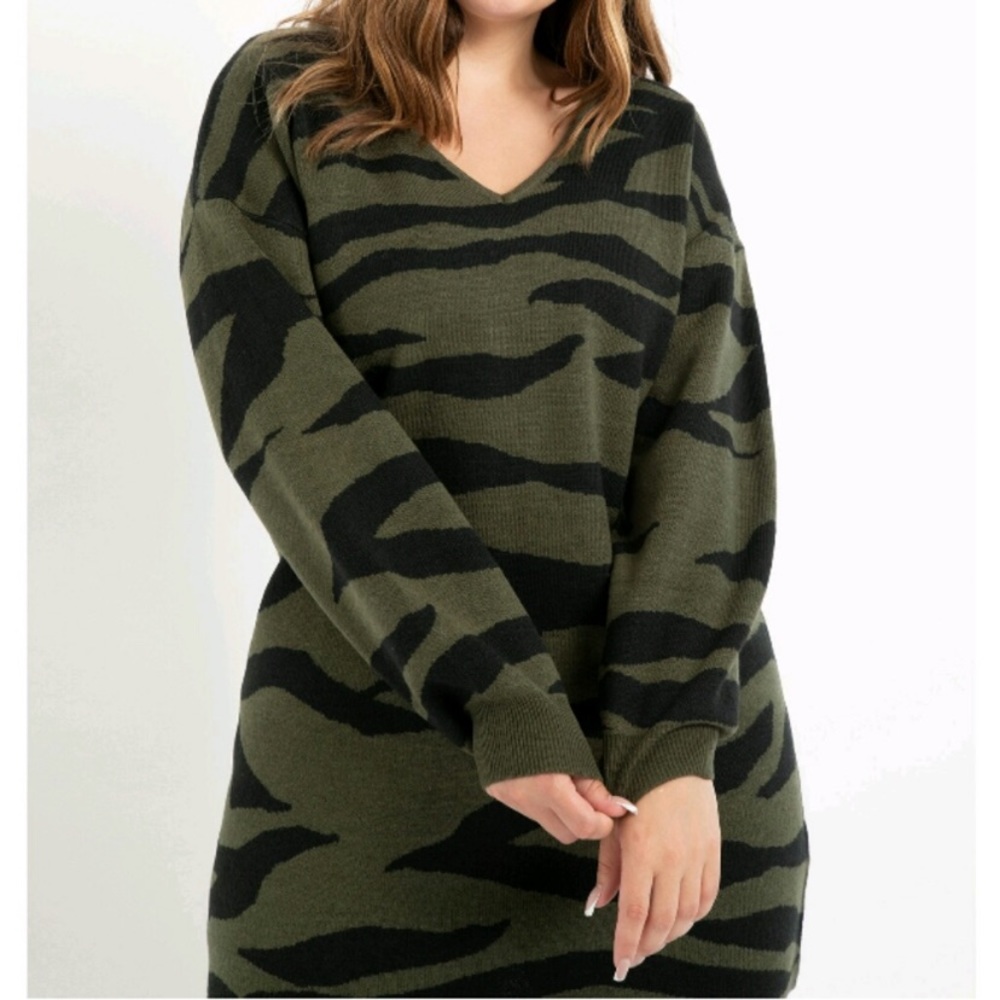 Eloquii element size 26/28 green and black zebra